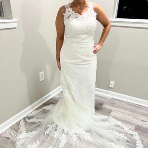 Elegant Lace Wedding Dress in White